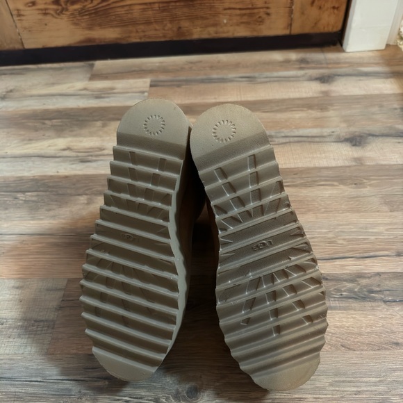 Chestnut Ugg Boot - Picture 4 of 8